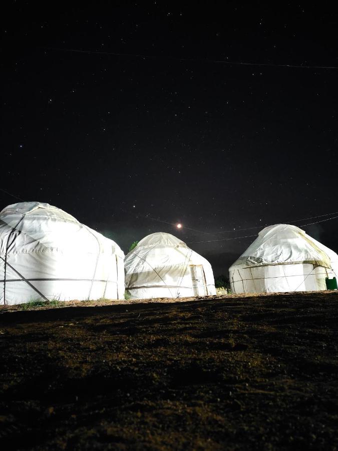 Guest House And Yurt Camp "Ailuu" Tong ภายนอก รูปภาพ