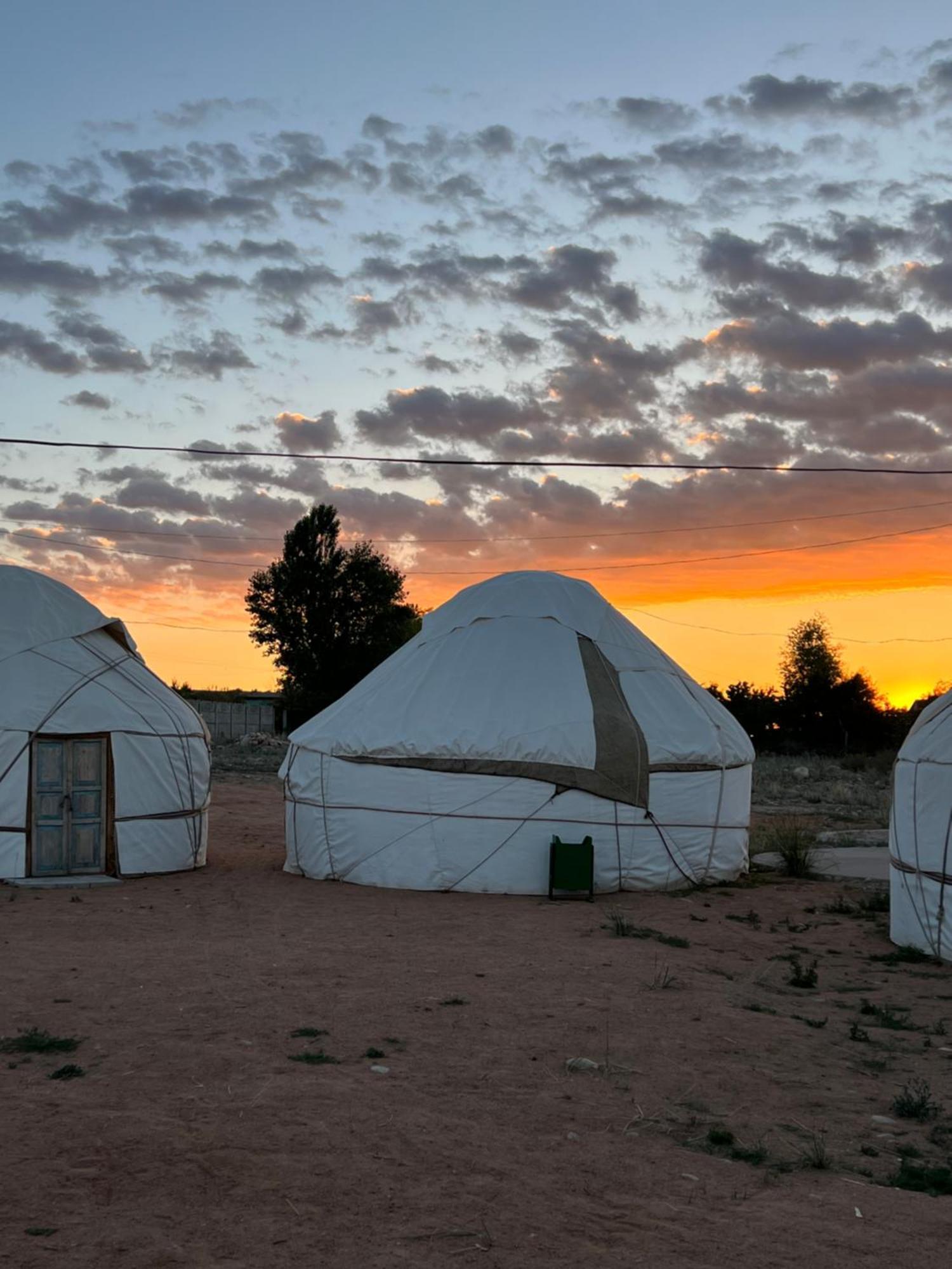 Guest House And Yurt Camp "Ailuu" Tong ภายนอก รูปภาพ