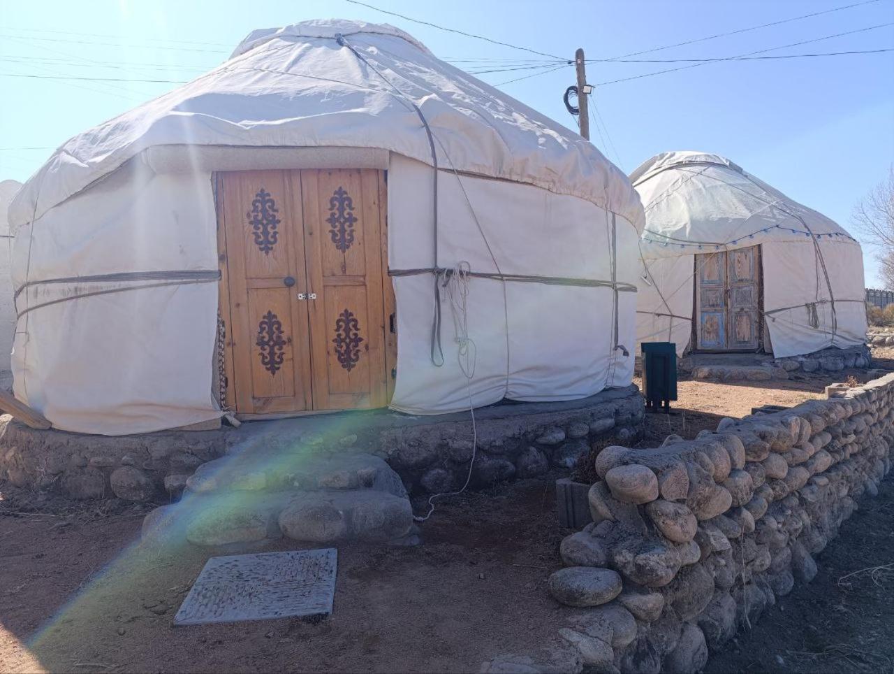 Guest House And Yurt Camp "Ailuu" Tong ภายนอก รูปภาพ